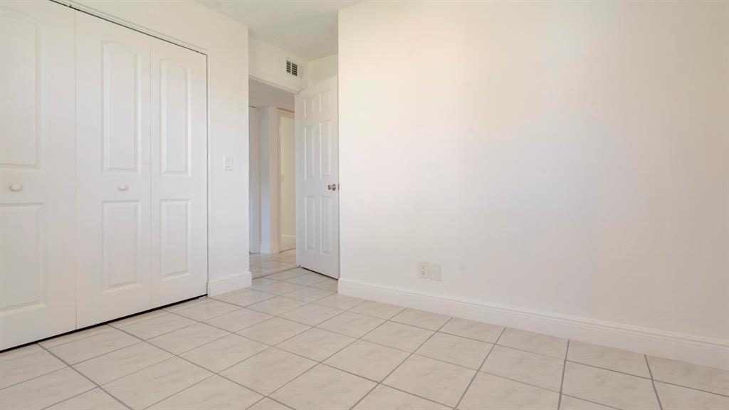 Building Photo - 3201 Coral Ridge Dr