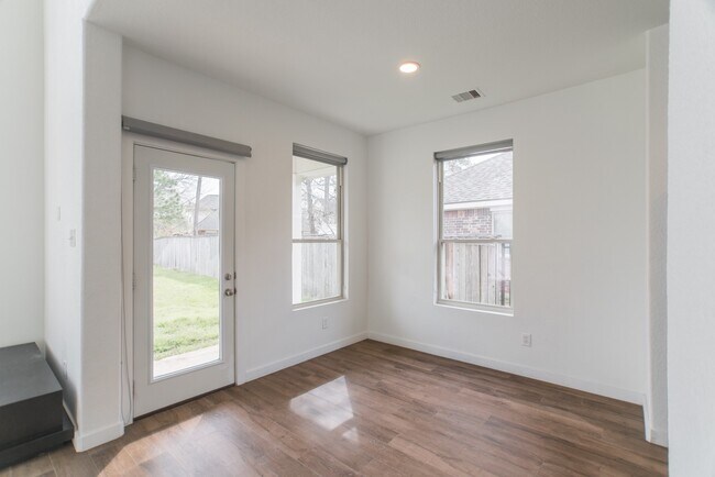 Building Photo - 102 E Lasting Spring Cir