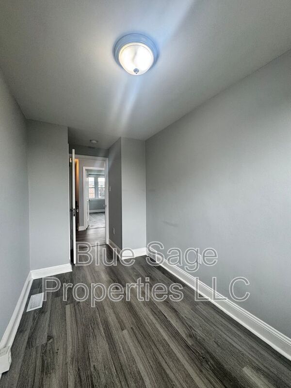 Building Photo - 398 Westmont Dr