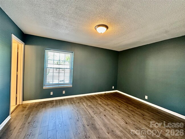 Building Photo - 2638 Park Rd