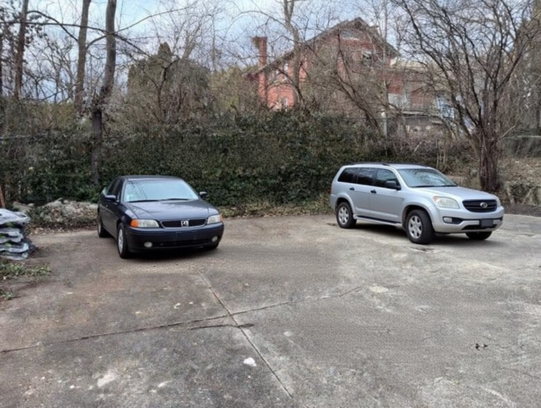 Parking area - 2025 Burnet Ave