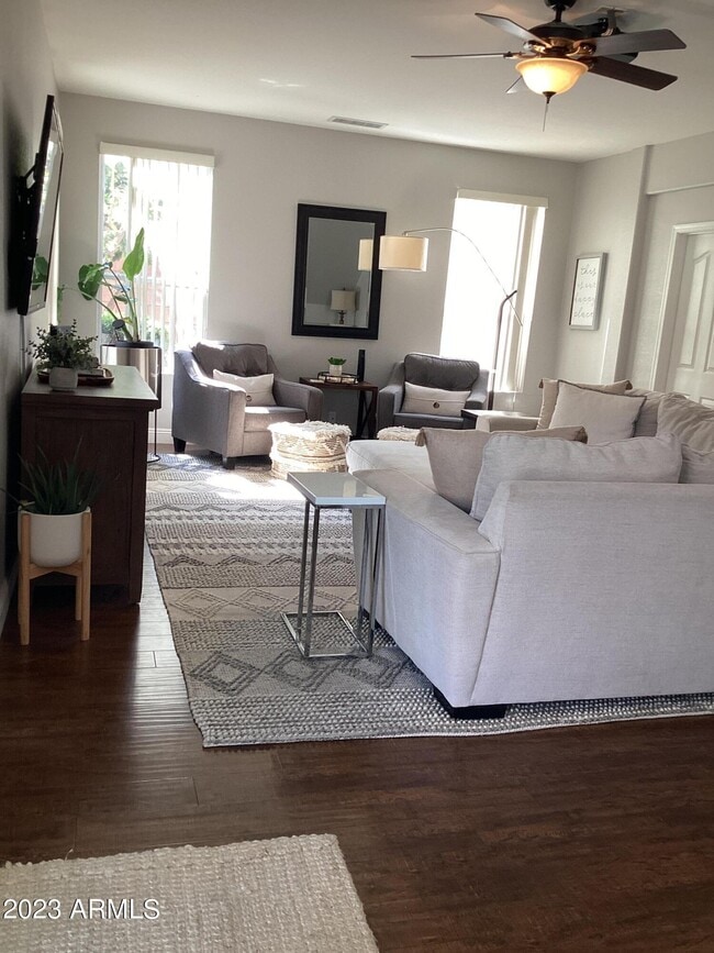 Building Photo - 2331 W Toledo Pl