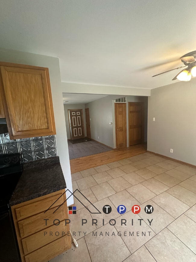 Building Photo - 3 Bedroom | 2 Bathroom Single Family Ranch...