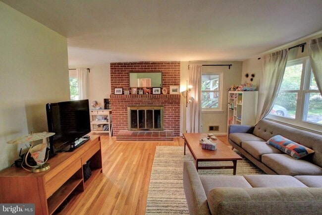 Building Photo - 2703 Dawn Dr