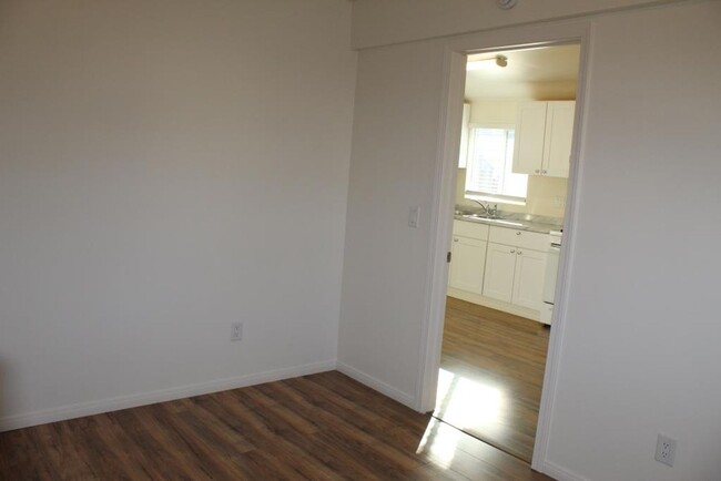 Building Photo - 1Bed/1Bath in Vista~ E. California