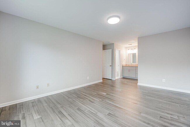 Building Photo - 2815 Lee Oaks Ct