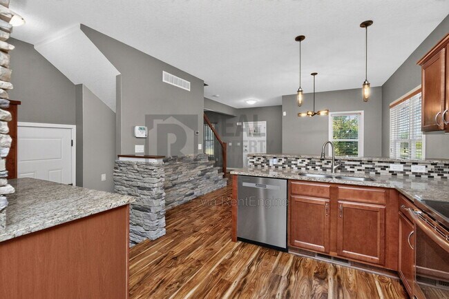 Building Photo - 1651 SW Arlan Dr