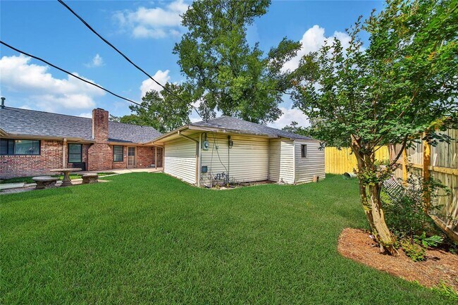 Building Photo - 1056 Martin St