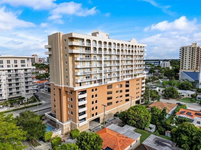 Building Photo - 2425 SW 27th Ave