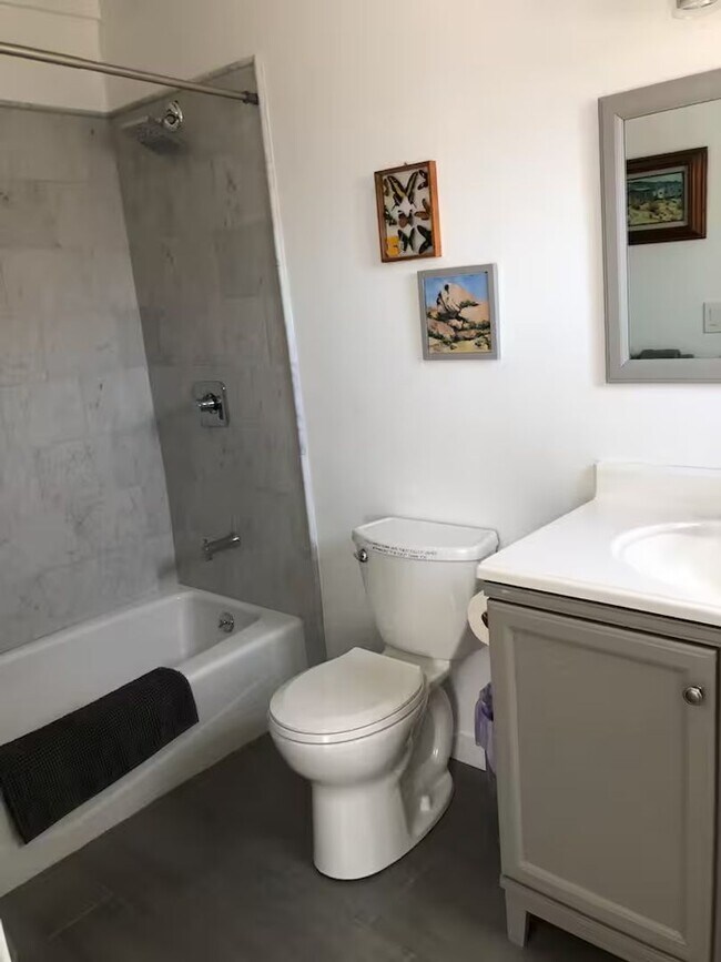 Building Photo - GORGEOUS 2 BED 2 BATH HOME WITH 1 BED 1 BA...