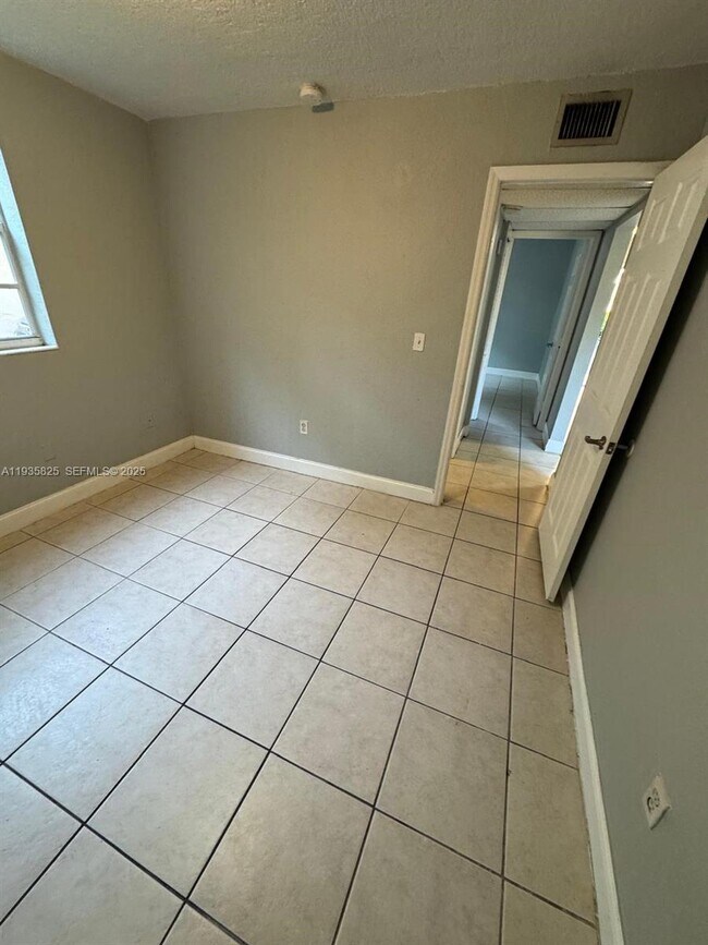 Building Photo - 652 NW 3rd St