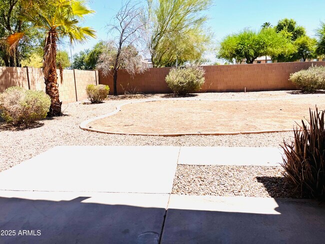 Building Photo - 1825 E Aloe Pl