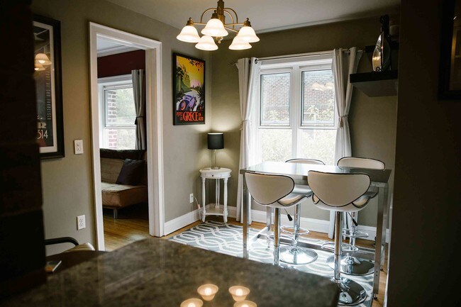 Building Photo - 2733 Girard Ave S