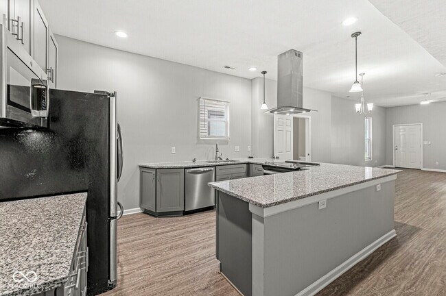 Building Photo - 2345 N Kenwood Ave