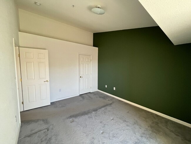Building Photo - Cozy 1 bed 1 bath in Gated community near DIA