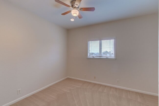 Building Photo - Rare 3 BR / 2.5 BA /  2 Car Garage Westlak...