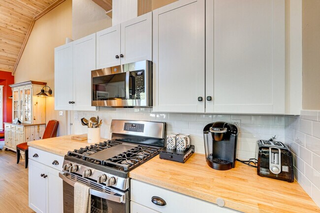 Building Photo - 5700 Winding Way