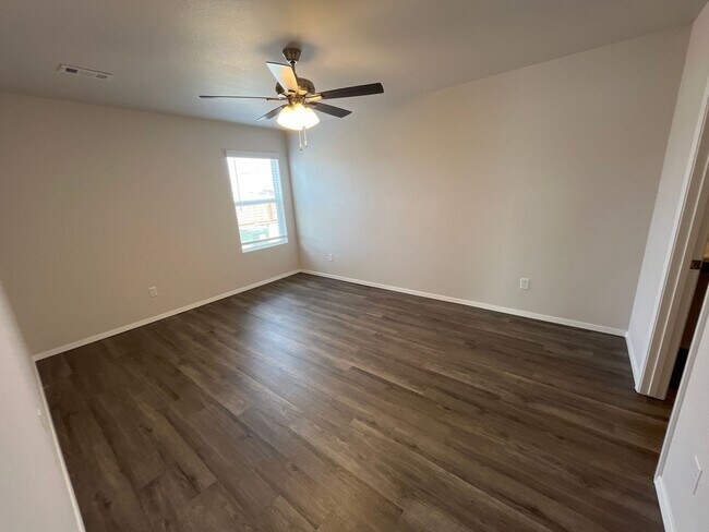 Building Photo - *Pre-leasing* Three Bedroom | Two Bath Hom...