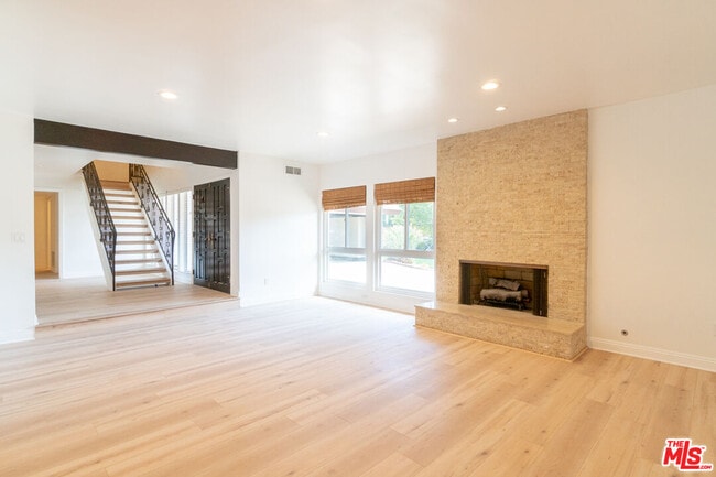 Building Photo - 4220 Towhee Dr