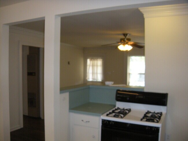 Building Photo - CUTEST COTTAGE IN ROSEDALE - 2BD 1BA $2100