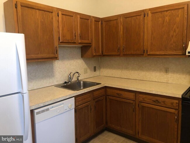 Building Photo - 216 Main St