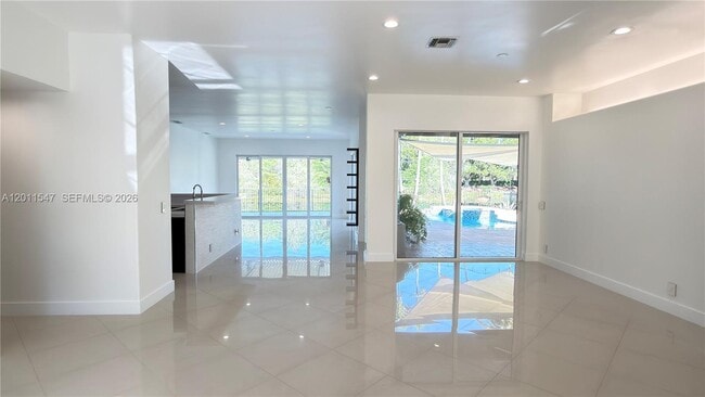 Building Photo - 3767 Oak Ridge Cir