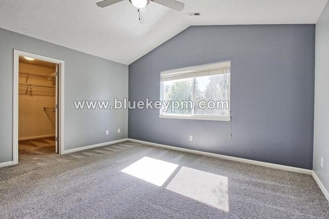 Building Photo - 3 Bed, 2.5 Bath Townhome Near Orchards Fre...