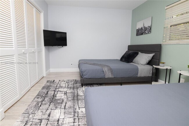 Building Photo - 413 Tamarind Dr