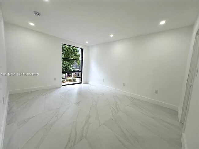 Building Photo - 17620 Atlantic Blvd
