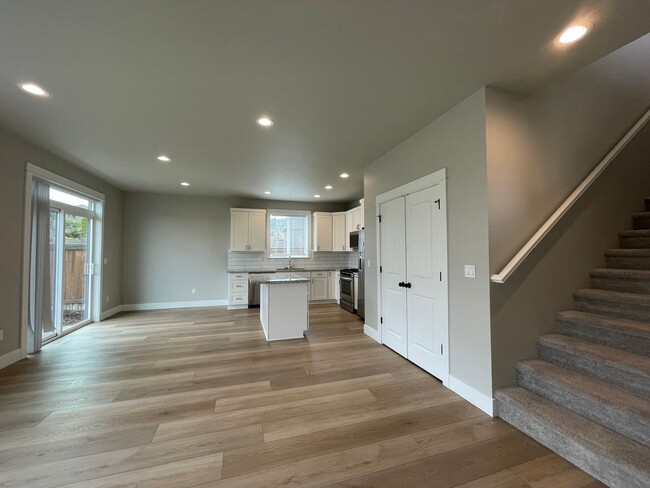 Building Photo - Modern Southwest Gresham Home - 4Bd 2.5Ba ...