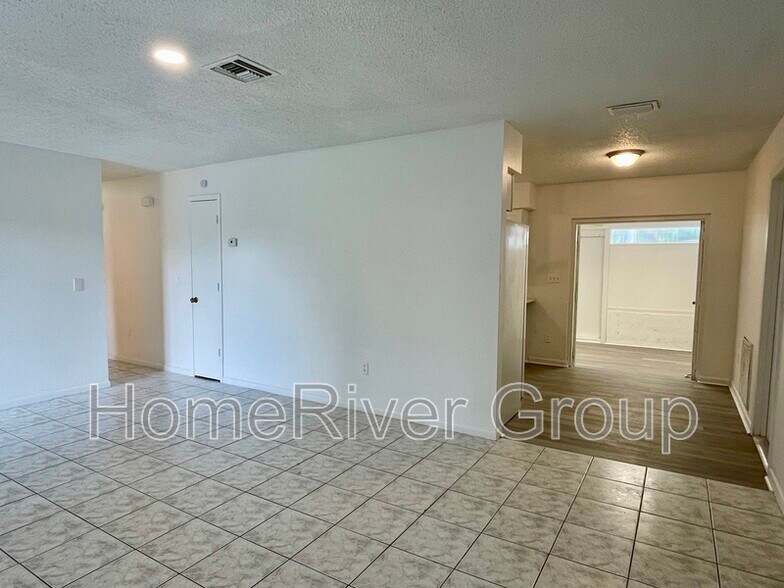 Building Photo - 417 Cart Ct