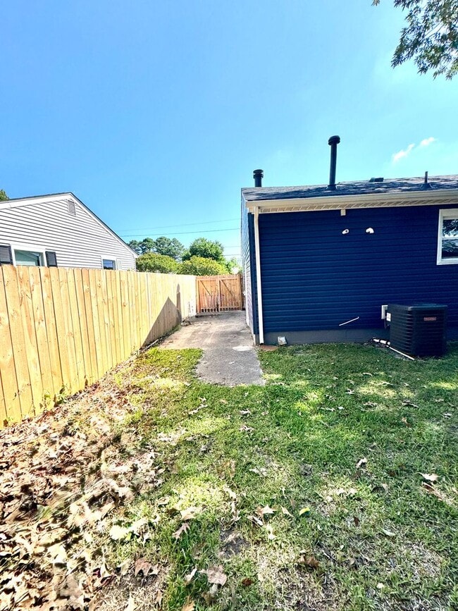 Building Photo - Charming Brick Ranch Near the Beach & Bases