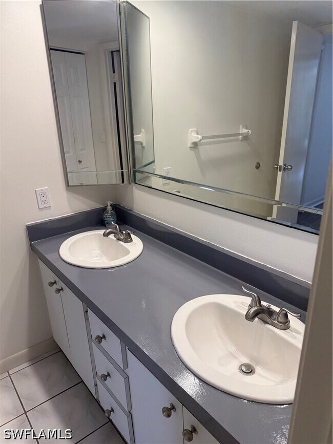 Building Photo - 1531 Park Meadows Dr