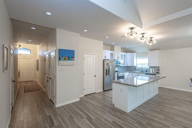 Building Photo - 514 Prado Dr