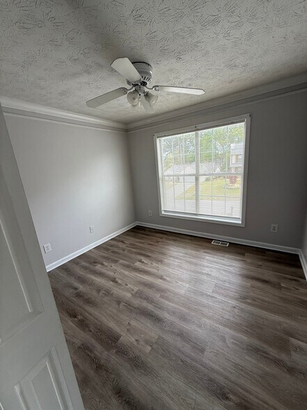 Building Photo - 5600 Sugar Crossing Dr