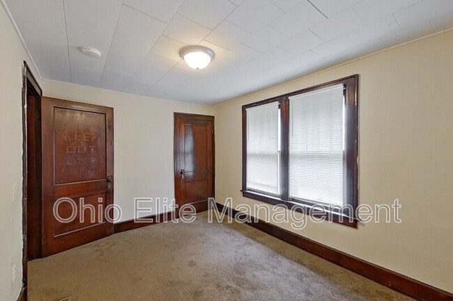 Building Photo - 461 Reinhard Ave