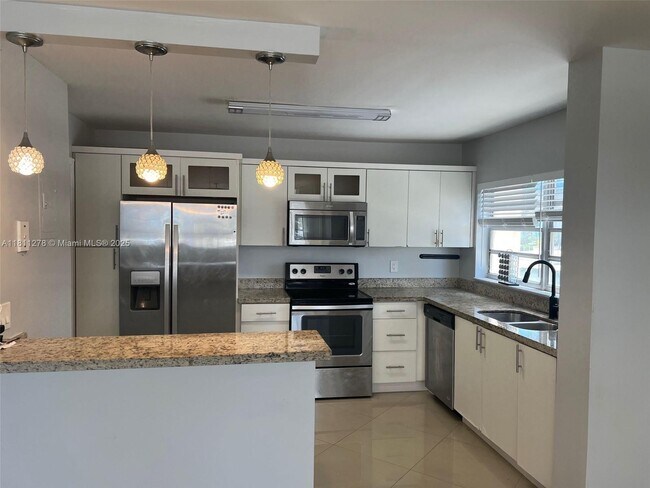 Primary Photo - 1825 S Ocean Dr