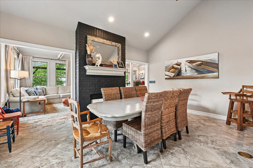 Building Photo - 1115 Red Bud Dr