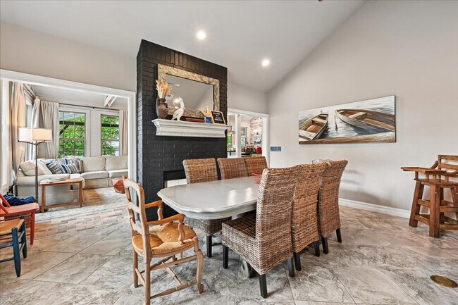 Building Photo - 1115 Red Bud Dr