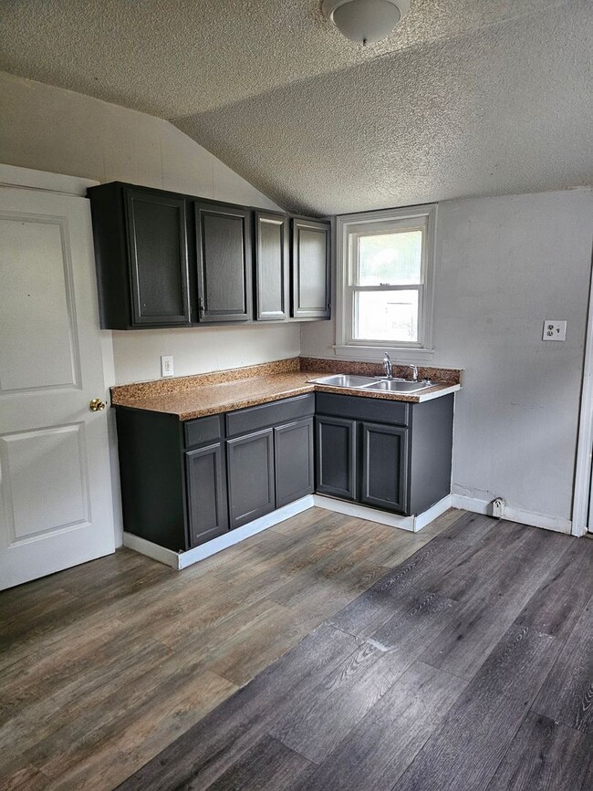 Building Photo - 3 bed house