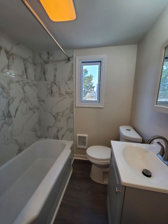 Building Photo - 420 N 4th St