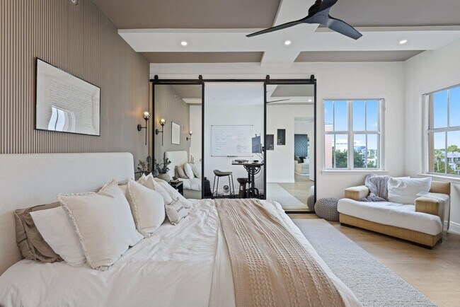 Building Photo - 200 NE 2nd Ave