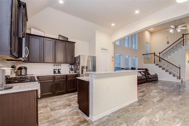 Building Photo - 231 San Jacinto Dr