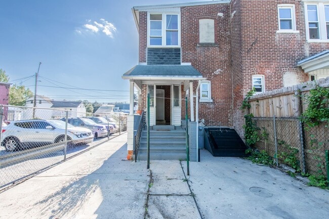 Building Photo - ? Spacious 4-Bedroom Home in Allentown – M...