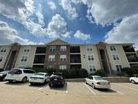 Building Photo - 2 bed/ 2 bath
