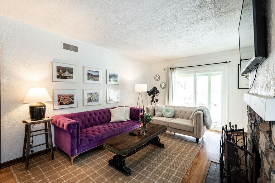 Building Photo - 535 W Montclaire Ave