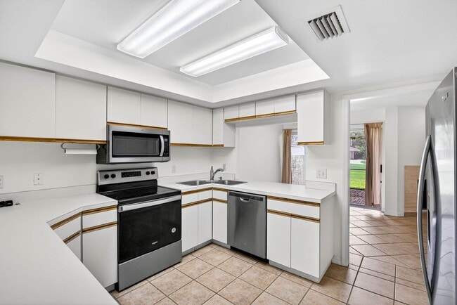 Building Photo - 1,961SF Condo | 3 Bedrooms & 2.5 Bathrooms...