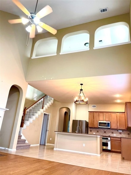 Building Photo - 11490 La Grange Dr