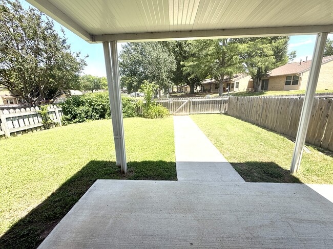 Building Photo - 2206 Shenandoah Dr