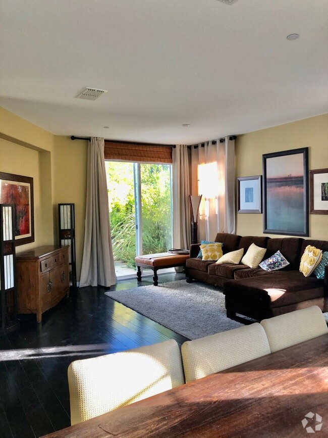 Building Photo - Mace Ranch home